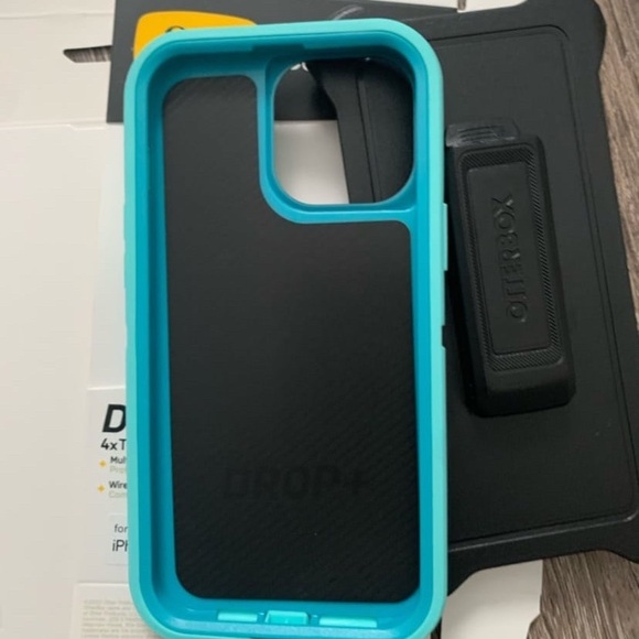 iPhone 13 Pro Max otterbox defender case - Picture 3 of 5